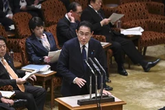 Thủ tướng Nhật Bản Fumio Kishida phát biểu tại phiên họp Quốc hội ở Tokyo. (Ảnh: AFP/TTXVN)