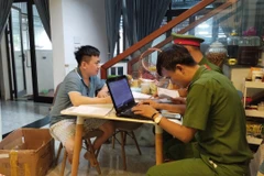 Công an làm việc với đối tượng Lê Hà Nam. (Nguồn: Quảng Nam)