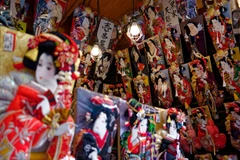 Đồ trang trí Năm mới được bày bán tại Tokyo (Nhật Bản). (Ảnh: THX/TTXVN)