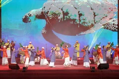Đoàn Nghệ thuật đến từ Việt Nam biểu diễn tại đêm Bế mạc Lễ hội Nghệ thuật Biểu diễn Quốc tế lần thứ nhất năm 2023. (Ảnh: Nguyễn Thanh/TTXVN)