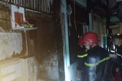 Lực lượng cứu hỏa tiếp cận hiện trường vụ cháy. (Ảnh người dân cung cấp)