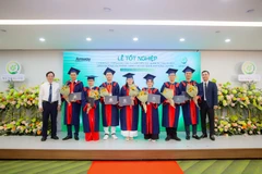 Các học viên là nhà phân phối Amway tốt nghiệp trong chương trình đào tạo năm nay.