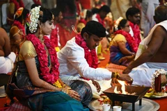 Một lễ cưới tập thể tại Chennai (Ấn Độ) ngày 19/11/2023. (Ảnh: AFP/TTXVN)