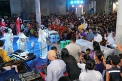 Đêm “Vui hội Trăng Rằm” mang lại cho các em thiếu nhi niềm vui cùng ký ức hồn nhiên, tươi đẹp của tuổi thơ. (Nguồn: Phật Sự Online)