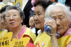 Những nạn nhân Hàn Quốc bị ép làm phụ nữ mua vui thời chiến trong muộc cuộc biểu tình ở Seoul. (Nguồn: AP)
