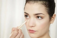 Bạn hãy dừng lại đi, cách trang điểm thế là sai rồi!