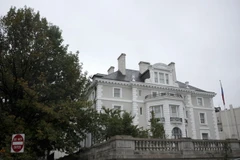 Bên ngoài tòa nhà Thương vụ Nga ở Washington, DC ngày 2/9. (Nguồn: AFP/TTXVN)