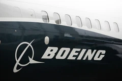 Logo của Tập đoàn Boeing trên máy bay Boeing 737 MAX 9 tại cuộc họp báo ở Renton, Washington (Mỹ). (Nguồn: AFP/TTXVN)