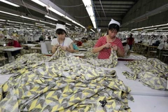 Dây chuyền may xuất khẩu. (Ảnh: Trần Việt/TTXVN)