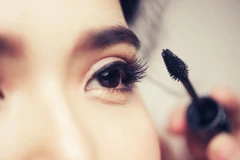 10 cây mascara giúp bạn có một hàng mi dày ngợp hút hồn 