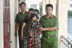 Các đối tượng bị công an bắt giữ. (Ảnh: TTXVN phát)