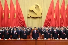 Tổng Bí thư, Chủ tịch Trung Quốc Tập Cận Bình (giữa, phía trước) tại phiên bế mạc Đại hội XIX Đảng Cộng sản Trung Quốc tại Bắc Kinh ngày 24/10. (Nguồn: THX/TTXVN)