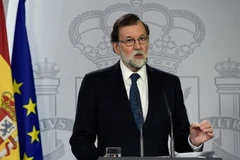 Thủ tướng Tây Ban Nha Mariano Rajoy phát biểu với báo giới tại Madrid. (Nguồn: AFP/TTXVN)