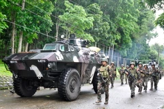 Binh sỹ Phillippines trong chiến dịch truy quét phiến quân ở thành phố Marawi ngày 24/5. (Nguồn: EPA/TTXVN)