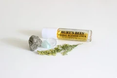 Năm sản phẩm chứa tinh dầu tràm trà giúp trị mụn hiệu quả