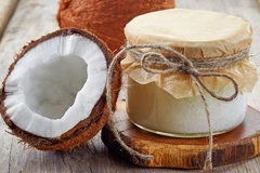 10 loại son dưỡng chứa dầu dừa giúp đôi môi luôn mềm mượt