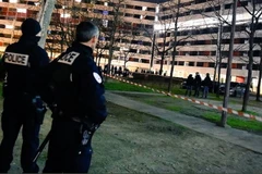 Cảnh sát phong tỏa hiện trường vụ xả súng ở Toulouse tối 3/7. (Nguồn: NEWS.com.au/ TTXVN)