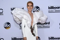 Céline Dion tỏa sáng ở tuổi 49 trên thảm đỏ Billboard Music Awards