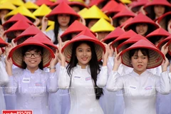 [Photto] Nét duyên dáng vẹn nguyên của áo dài Việt qua các thời đại