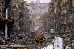 Cảnh đổ nát tại Deir al-Zor, Syria sau các cuộc không kích. (Nguồn: REUTERS/TTXVN)