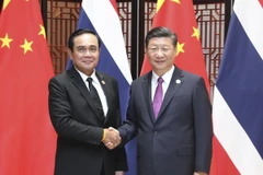 Thủ tướng Prayut Chan-ocha (trái) đã hội đàm với Chủ tịch Trung Quốc Tập Cận Bình. (Nguồn: THX/TTXVN)
