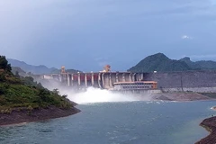 Nhà máy thủy điện Tuyên Quang mở 1 cửa xả đáy, đảm bảo an toàn hồ chứa. (Ảnh: Quang Cường/TTXVN)