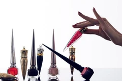 Đứng ngồi không yên vì bút kẻ mắt và mascara Christian Louboutin