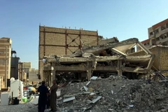 Cảnh đổ nát sau trận động đất. (Nguồn: THX/TTXVN)