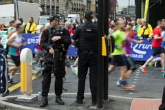 Cảnh sát tuần tra tại Manchester ngày 28/5. (Nguồn: AFP/TTXVN)