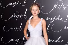 Jennifer Lawrence tiếp tục tỏa sáng trên hành trình quảng bá phim mới