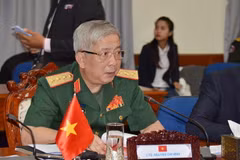 Thượng tướng Nguyễn Chí Vịnh, Ủy viên Trung ương Đảng, Ủy viên Thường vụ Quân ủy Trung ương, Thứ trưởng Bộ Quốc phòng, Trưởng đoàn Việt Nam phát biểu tại cuộc đối thoại. (Ảnh: TTXVN)