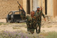 Các lực lượng Syria trong chiến dịch chống IS tại Deir Ezzor ngày 24/9. (Nguồn: AFP/TTXVN)
