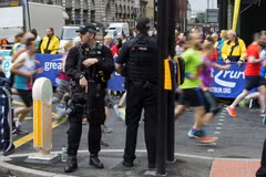 Cảnh sát tuần tra tại Manchester ngày 28/5. (Nguồn: AFP/TTXVN)