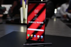 Điện thoại Samsung Galaxy Note 8 được trưng bày tại buổi ra mắt mẫu sản phẩm ở New York, Mỹ ngày 23/8. (Nguồn: AFP/TTXVN)