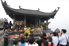 Hàng vạn người dân hành hương về miền đất Phật Yên Tử