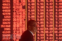 Sắc đỏ tràn ngập thị trường chứng khoán ở Hàng Châu, tỉnh Chiết Giang, Trung Quốc ngày 22/10. (Nguồn: THX/TTXVN)