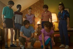 Nhóm bạn nhỏ ngày nào đang mải đối mặt với những thay đổi tâm sinh lý của tuổi mới lớn thì tiếp tục bị cuốn vào một cuộc chiến mới. (Nguồn: Netflix