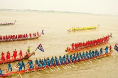 Trong bài diễn văn chúc mừng Lễ hội Nước 2019, Thủ tướng Hun Sen kêu gọi người dân thoải mái tận hưởng không khí lễ hội, theo dõi cuộc đua thuyền và các màn trình diễn âm nhạc.