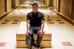 Đạo diễn Jordan Peele cho rằng thỏ là loài động vật hai mặt, vừa đáng yêu vừa đáng sợ. (Nguồn: Esquire)