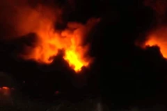 Hiện trường đám cháy. (Ảnh: TTXVN)