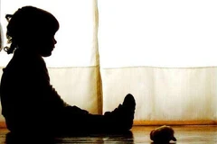 Các em nhỏ là nạn nhân ấu dâm sẽ mang theo vết sẹo tâm hồn trong suốt cuộc đời. (Nguồn: EW Health)