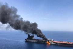 Cận cảnh vụ cháy tàu. (Nguồn: Hidustan News)