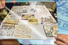 Số nữ trang được thu giữ trong vụ điều tra quỹ 1MDB. (Nguồn: YouTube)