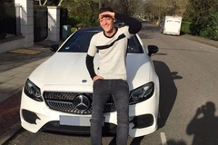 Mesut Ozil đang tìm đến niềm đam mê ôtô để quên đi nỗi buồn sân cỏ. (Nguồn: The Sun)