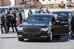 Xe bọc thép Hồng kỳ N501. (Nguồn: Quang Thanh/TTXVN)