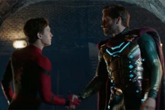 Mysterio (phải) sẽ đồng hành cùng Người nhện trong phần tiếp theo. (Nguồn: The Hollywood Reporter)