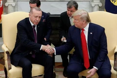 Tổng thống Thổ Nhĩ Kỳ Recep Tayyip Erdogan (trái) và người đồng cấp Mỹ Donald Trump tại Nhà Trắng. (Nguồn: The Star))