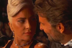 Hai sao ''A Star Is Born'' tái hiện ca khúc ''Shallow'' tại Oscar 2019. (Nguồn: ABC)