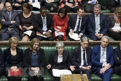 Thủ tướng Anh Theresa May (giữa, hàng đầu) phát biểu trước Hạ viện ở London ngày 20/3/2019. (Nguồn: THX/TTXVN)