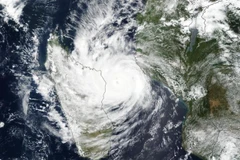 Cơn bão nhiệt đới Idai nhìn từ trên cao. (Nguồn: The Asian Age)